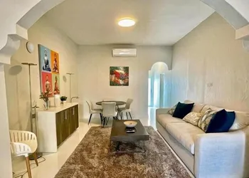 Stunning 3-Bedroom Beachside Apartment hotel thumbnail 4