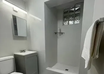 Luxurious Beachside 3-Br Apt hotel thumbnail 5