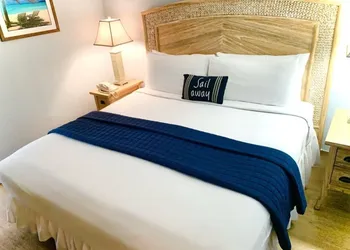 Berkshire Beach Club hotel thumbnail 4