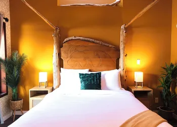 Secluded Oceanfront - Upstairs hotel thumbnail 4