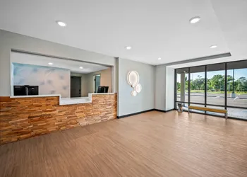 Echo Suites Extended Stay By Wyndham Naples hotel thumbnail 3