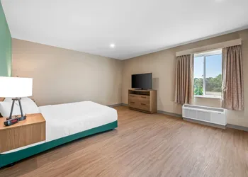 Echo Suites Extended Stay By Wyndham Naples hotel thumbnail 4