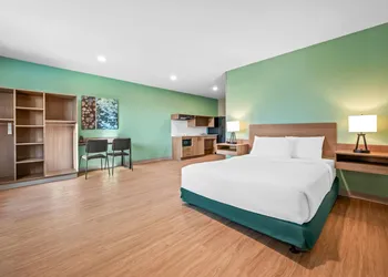Echo Suites Extended Stay By Wyndham Naples hotel thumbnail 5