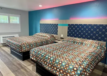 Royale Inn Motel hotel thumbnail 3