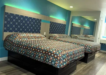 Royale Inn Motel hotel thumbnail 4
