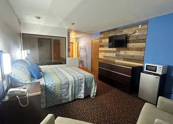 Chesaning Inn & Suites hotel thumbnail 6