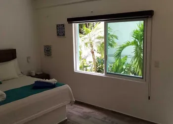 Zensus Laguna hotel thumbnail 3