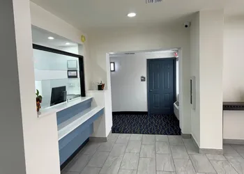 Lakeside Inn & Suites hotel thumbnail 2