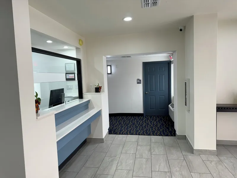 Lakeside Inn & Suites hotel detail image 2