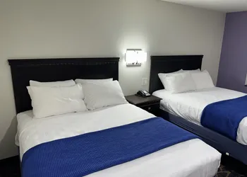 Lakeside Inn & Suites hotel thumbnail 5