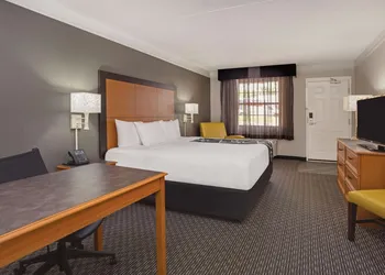 Days Inn by Wyndham Gainesville University I-75 hotel thumbnail 8