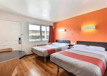 Super 8 By Wyndham San Jose hotel thumbnail 4