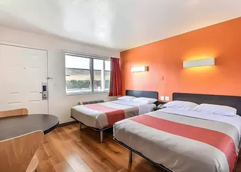 Super 8 By Wyndham San Jose hotel thumbnail 4