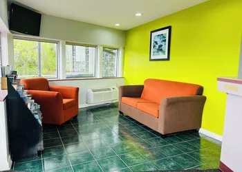 Hometown INN hotel thumbnail 2