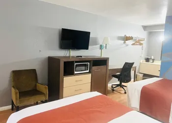 Hometown INN hotel thumbnail 4