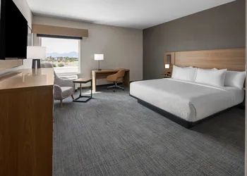 La Quinta Inn & Suites by Wyndham Phoenix West / Glendale hotel thumbnail 6