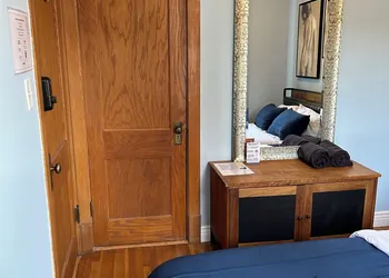 Dorothy's hotel thumbnail 4