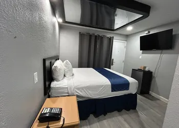 Rainbow Motel hotel thumbnail 7