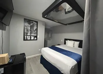 Rainbow Motel hotel thumbnail 8