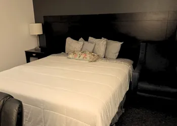 Blue Way Inn by Jasper Hutchinson hotel thumbnail 5