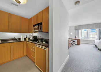 Four Seasons Studio Kitchen hotel thumbnail 8
