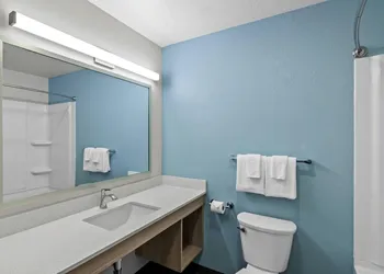 WoodSpring Suites Palm Springs – West Palm Beach hotel thumbnail 4