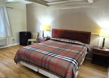 Saratoga Motel By Capital O Near Midway Airport Chicago IL hotel thumbnail 4