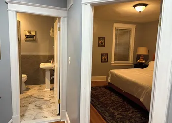 The Elegant Spring House Loft hotel thumbnail 4