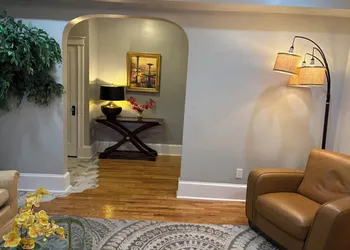 The Elegant Spring House Loft hotel thumbnail 6
