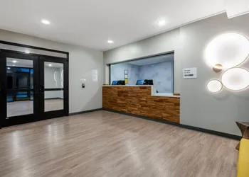 ECHO Suites Extended Stay by Wyndham Springfield Airport PLZ hotel thumbnail 3