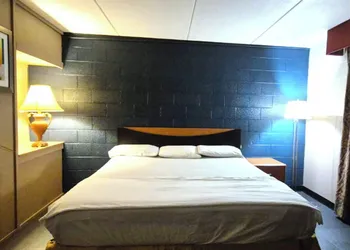 Capital O Pleasant Motel Grand Rapids Mi hotel thumbnail 5