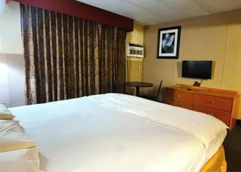 Capital O Pleasant Motel Grand Rapids Mi hotel thumbnail 7