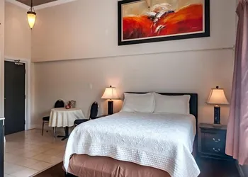 Bayview Inn hotel thumbnail 7