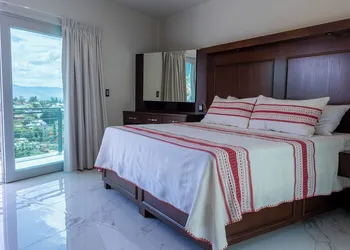 Galerias Oaxaca Suites hotel thumbnail 5