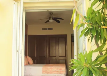 Luna Maya Steps from Coco Beach & 5th Av hotel thumbnail 4