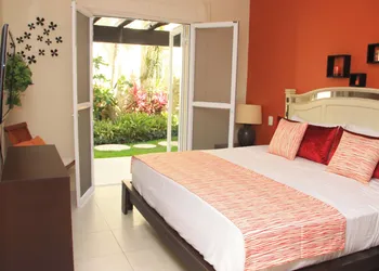 Luna Maya Steps from Coco Beach & 5th Av hotel thumbnail 5