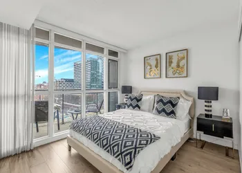 Toronto Harbour Suites hotel thumbnail 3
