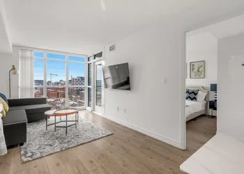 Toronto Harbour Suites hotel thumbnail 6