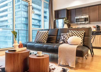 Maple Suites Toronto Downtown hotel thumbnail 2