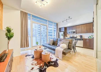 Maple Suites Toronto Downtown hotel thumbnail 5