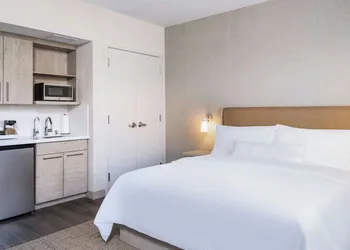 Element New Orleans Downtown hotel thumbnail 4