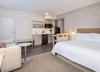 Element New Orleans Downtown hotel thumbnail 7