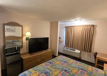 Capital O Roadside Inn Thedford NE 2 hotel thumbnail 4