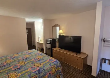 Capital O Roadside Inn Thedford NE 2 hotel thumbnail 5
