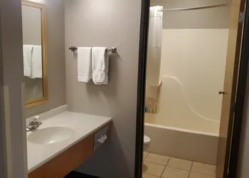 Lisbon Inn hotel thumbnail 4
