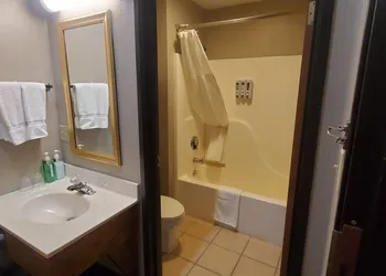 Lisbon Inn hotel thumbnail 8