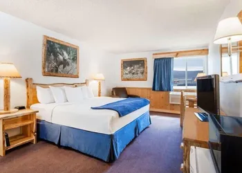 Sandpoint Inn hotel thumbnail 8