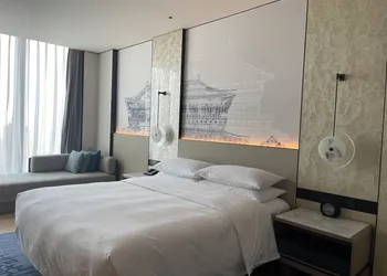 Harbour Suites & Towers Union Toronto hotel thumbnail 3