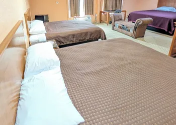 Super Motel hotel thumbnail 7