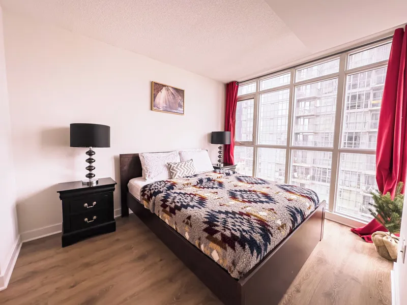Lux Lakeview Suite CNTower Free Parking hotel detail image 6